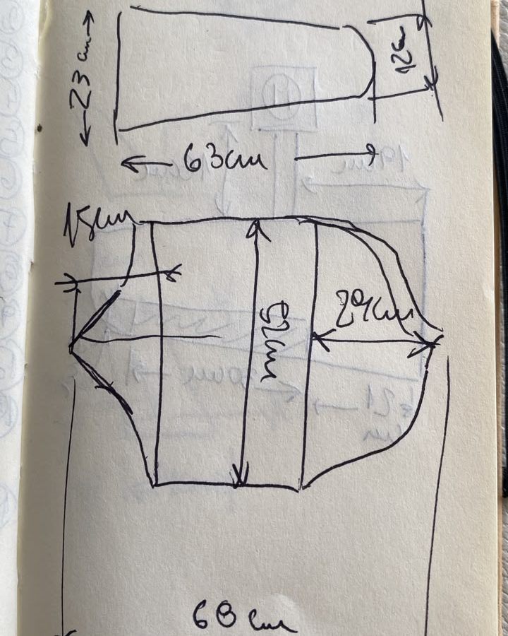 Boceto a mano del compartimento de carga en un cuaderno.
